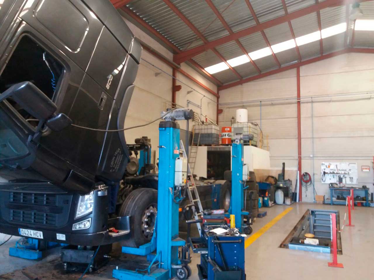 Antonio Gijón operador de transportes - taller